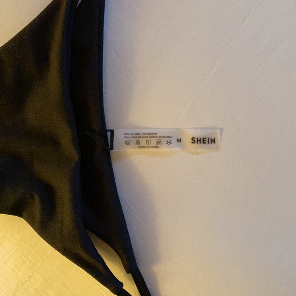 Black bikini - Picture 4 of 9